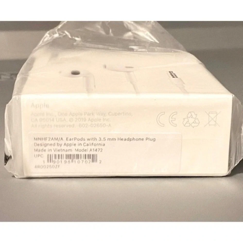 Apple Earpods with 3.5mm Headphone Plug (NWT)